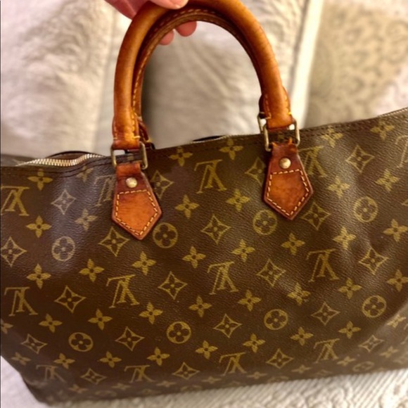 Authentic Louis Vuitton Speedy 40 - Picture 2 of 8